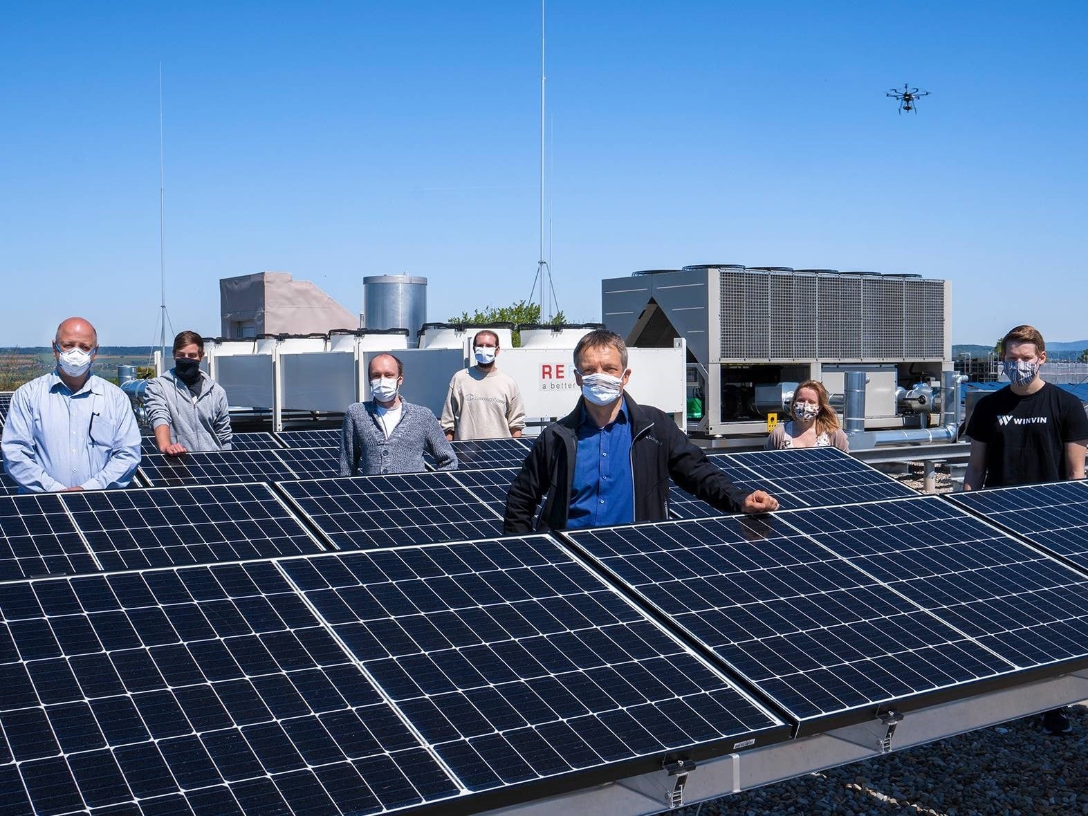 Wie altern Solaranlagen? Dieser Fragen geht eine Forschergruppe an der Hochschule Coburg nach. Die praxisnahe Untersuchung erfolgt im Rahmen des auf vier Jahre angelegten Forschungsprojekts PV-FeldLab am FG Erneuerbare Energien am ZME der Hochschule Coburg.