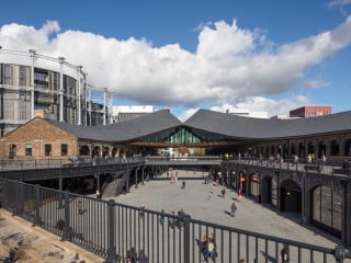 Coal Drops Yard lautet der Name des Einkaufszentrums, das 2018 in den historischen Lagerhallen an der King's Cross Station in London eröffnet wurde.