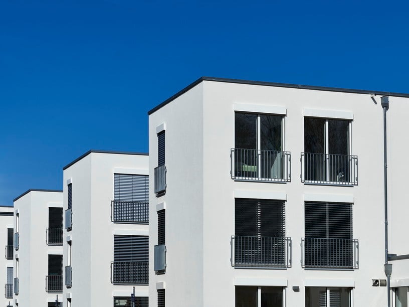 Auf zwei Stadthäuser und vier Atriumhausriegel verteilen sich insgesamt 55 Mietwohnungen. 