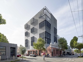 Spannungsreiches Fassadenspiel: In Melbourne stockte das Gestaltungsbüro Fieldwork ein historisches Fabrikgebäude auf.