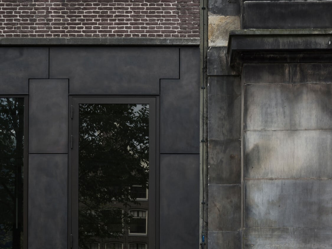 In Bronze gegossene Paneele als Verkleidung und bodentiefe Fenster sind Teil der durch das Office Winhov verantworteten Verjüngungskur.
