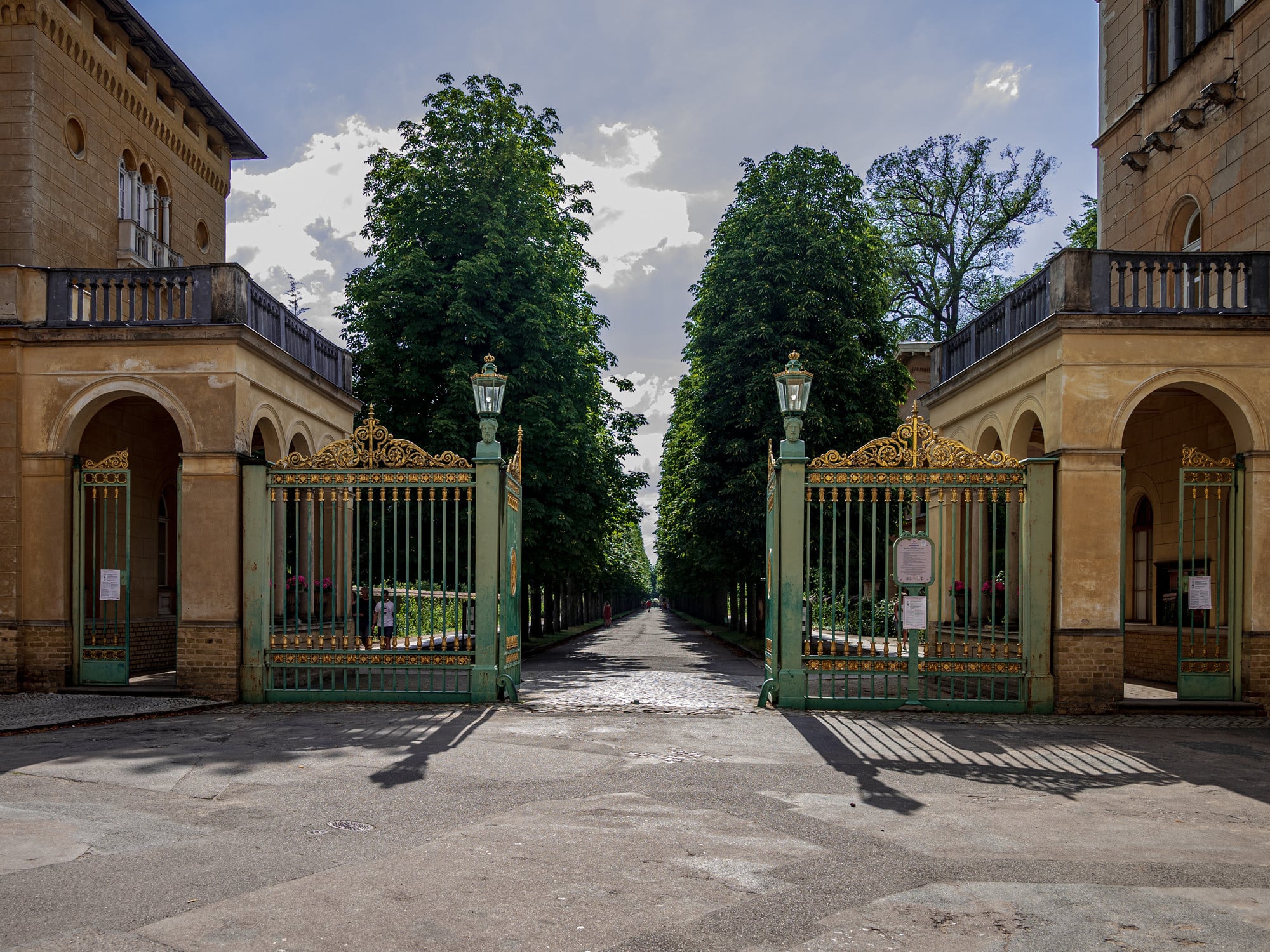 Das Greifentor ist der Haupteingang zum Schloss und Park Glienicke