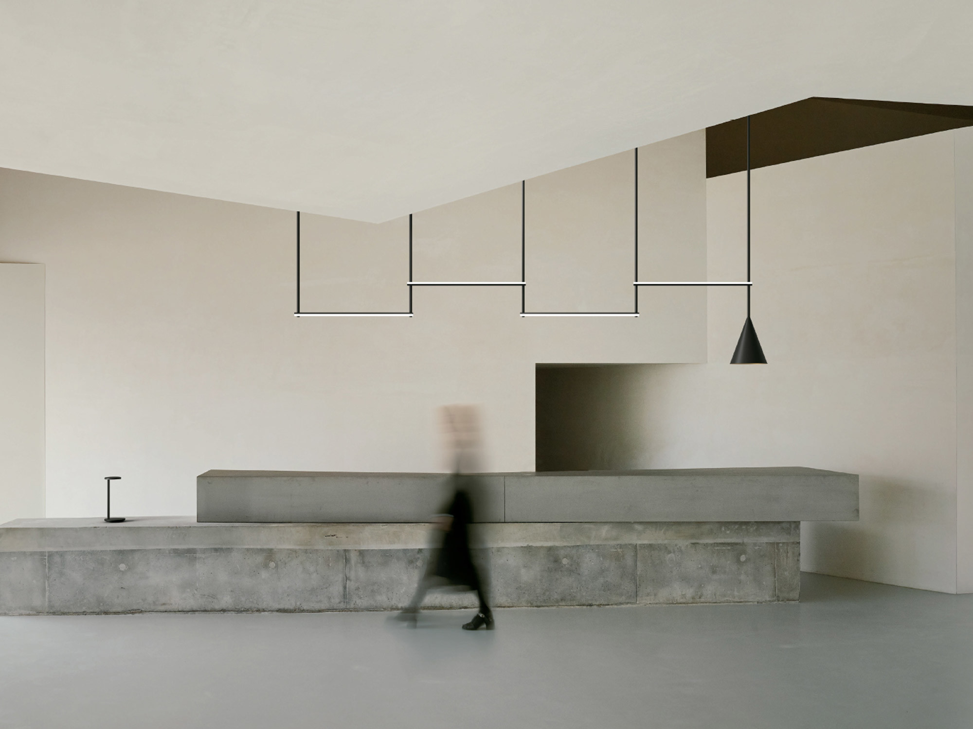 Der belgische Architekt und Designer Vincent van Duysen hat für Flos das modulare, sehr vielseitige Lichtsystem Infra-Structure Episode 2 entworfen.