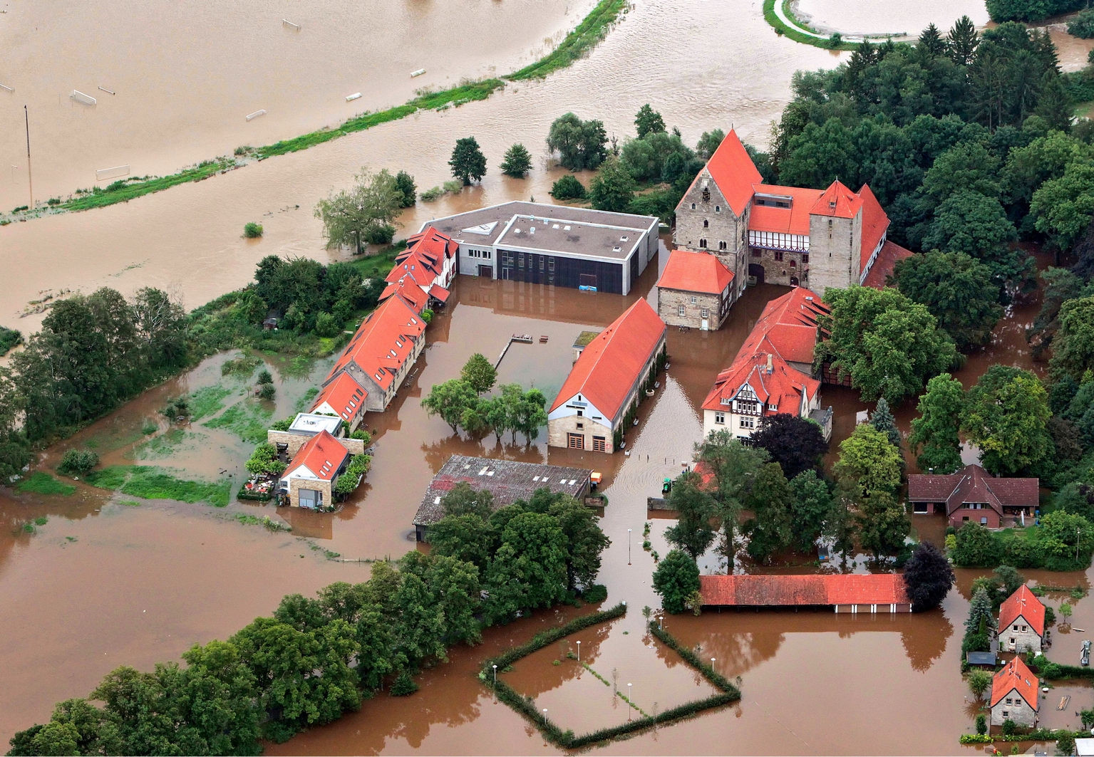 In Folge eines Starkregenereignisses im Sommer 2017 überflutete die Beuster die Domäne Marienburg sowie das umliegende Gelände.