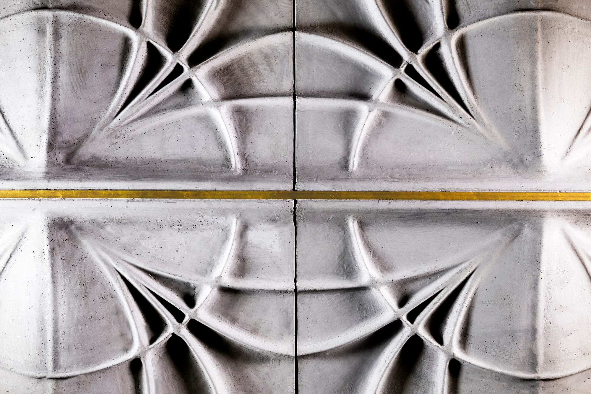 Entstanden ist der Prototyp eines vorgefertigten Deckenelements, dessen Gestaltung an verzierte Stuckdecken erinnert.
