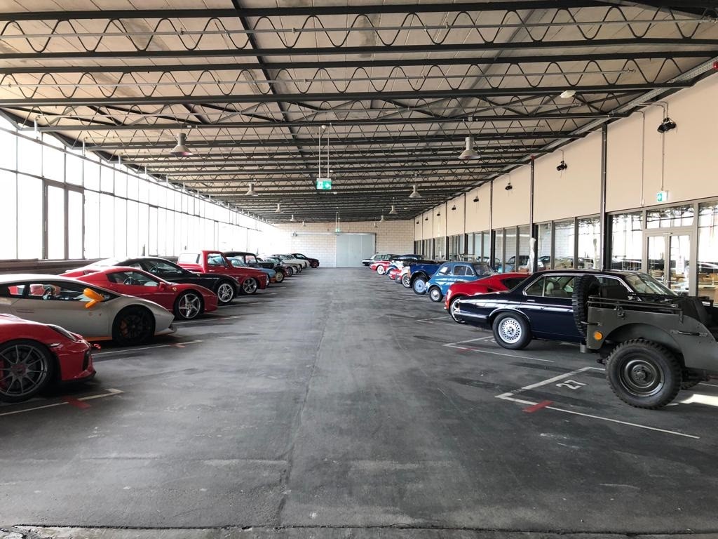 Heute wird das Gros der 10.000 m² messenden Hallen durch Veranstaltungsflächen eingenommen. Die spektakulärste Neunutzung dürfte in einem Depot für Automobile bestehen.