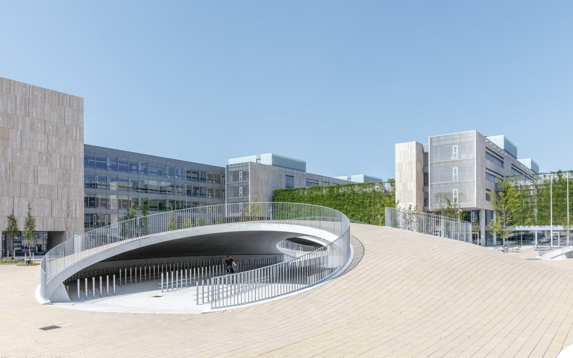 In Kopenhagen nutzen etwa 40 Prozent der Menschen das Rad, um zur Arbeit zu pendeln. Die Infrastruktur ist entsprechend auf die Drahtesel ausgerichtet.