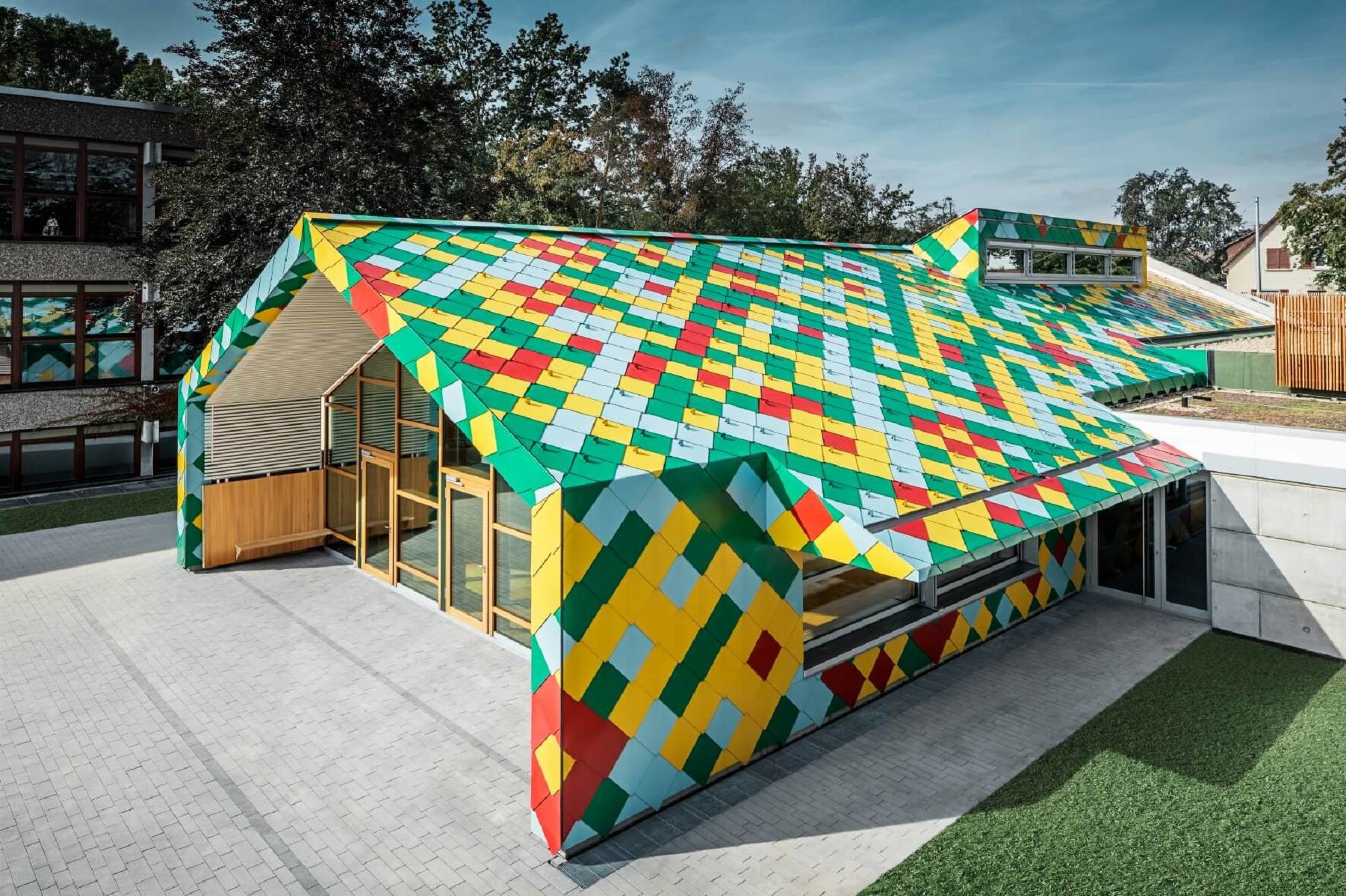 Das Gebäude ist das neue Wahrzeichen der Schulen.