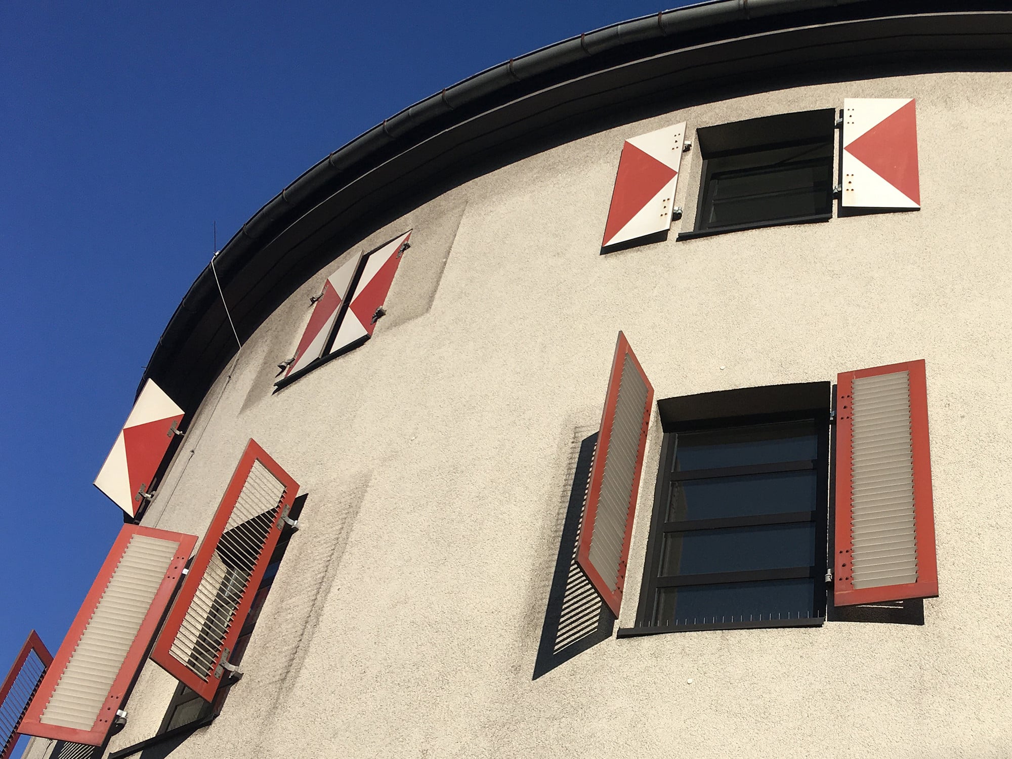 Klappläden mit Lamellenfüllung und als opake Klappen