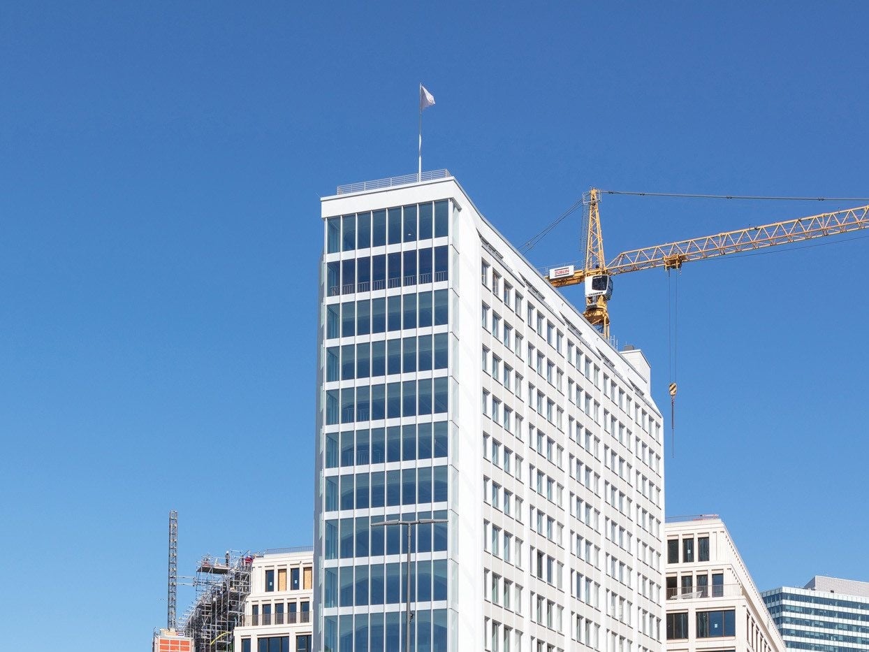 Wahrzeichen des Springer Quartiers in Hamburg ist das frisch sanierte Springer-Hochhaus.