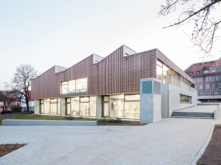 Gewinner in der Kategorie Nichtwohngebäude: Nullenergie-Anbau des Fachklassentrakts am Schubart-Gymnasium Aalen (Liebel Architekten, Aalen)