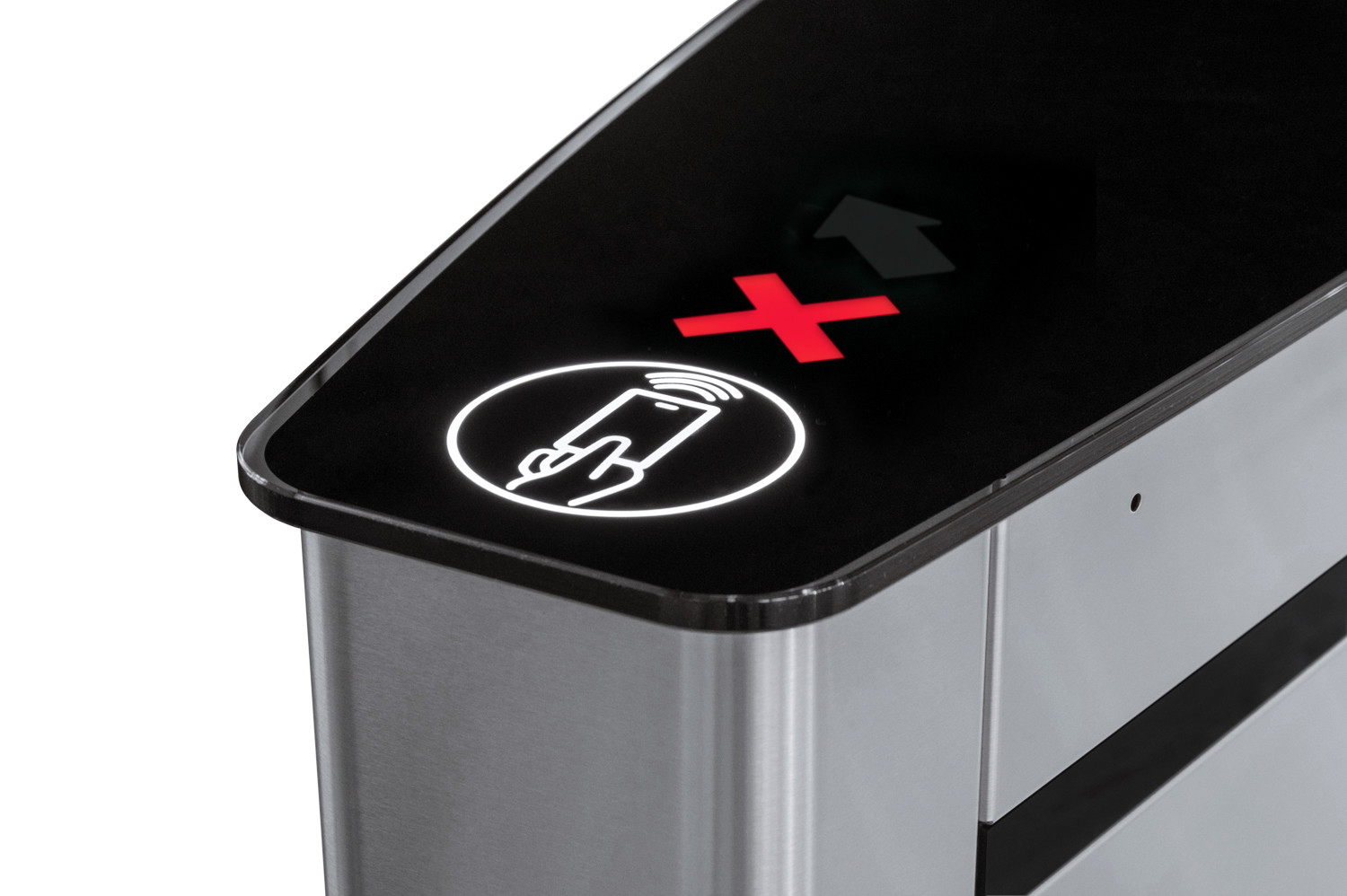 Der RFID-Kartenleser hat eine Reichweite von 6 cm und funktioniert daher ohne direkte Berührung der Karte. Die LED-Anzeigen in der Abdeckung aus gehärtetem Glas signalisieren optisch die Zugangsberechtigung.