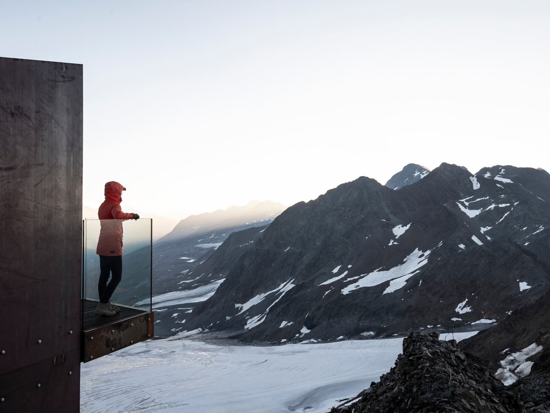 Seit Sommer 2020 krönt das Ötzi Peak auf 3.251 Meter Höhe den Gipfel des Schnalstaler Gletschers.