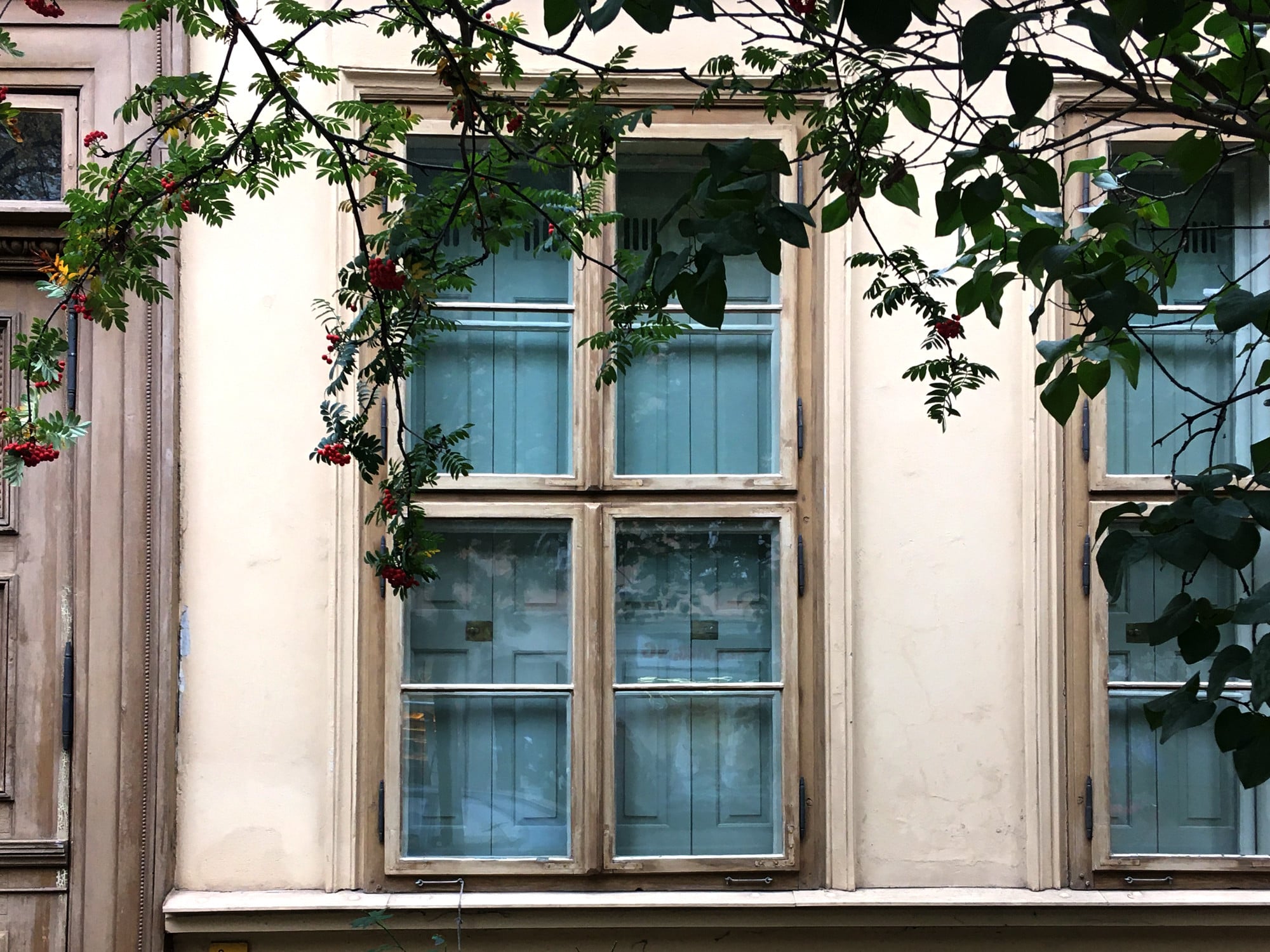 Mittelkreuzstockfenster mit vier gleich großen Flügeln und unteren Innenläden; Museum Alte Bäckerei Pankow, ca. Mitte des 19. Jahrhunderts