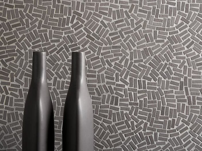 Die Balance zwischen Unregelmäßigkeit und Uniformität spielte bei der Gestaltung der Fliesen P-Saico des Herstellers Mosaico+ eine wichtige Rolle.