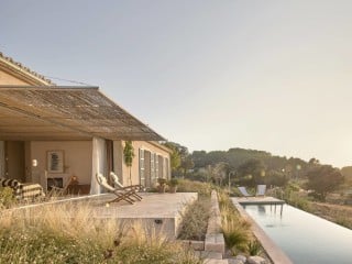 Fernab des Trubels: Die Casa Palerm ist ein Ferienhaus, das nach Plänen des ortsansässigen Büros OHLAB im Landesinneren von Mallorca errichtet wurde.