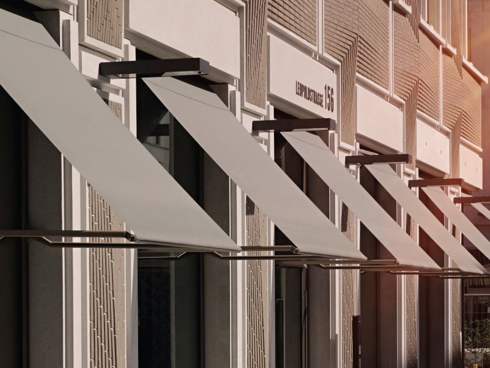 Ein System für alle: Für das gesamte hauseigene Fenster-Markisen-Programm hat Wareme ein neues modular aufgebautes Führungssystem entwickelt, das eine größere Planungsfreiheit verspricht.