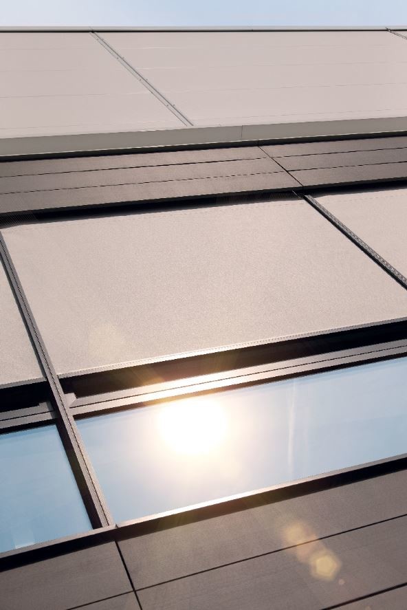 Mit der easyZIP-Technik lassen sich die einheitlichen Führungsschienen mit vielen Produktvarianten kombinieren und sind in unterschiedlichen Baugrößen einsetzbar.