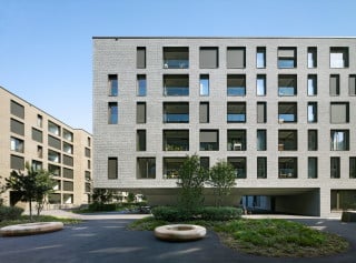 Die sechsgeschossigen, markanten Wohnbauten des Weltpostparks nach Plänen von SSA Architekten befinden sich in einem städtebaulichen Übergangsbereich zwischen größeren Bürobauten und kleinteiliger Wohnbebauung.