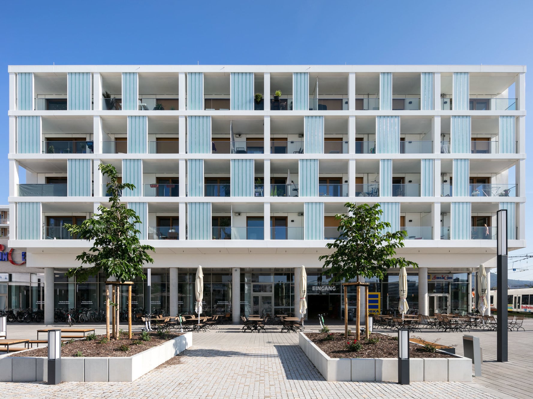 Die Profilglaselemente TIMax GL von Hersteller Wacotech setzte das Münchner Planungsbüro WWA – Wöhr Heugenhhauser Architekten bei dem Projekt „Westarkaden“ in Heidelberg als gestaltendes Fassadenelement ein. 