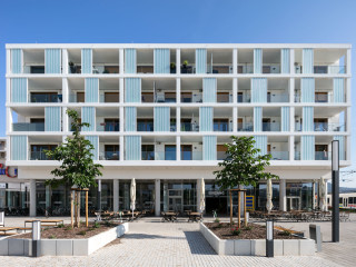 Die Profilglaselemente TIMax GL von Hersteller Wacotech setzte das Münchner Planungsbüro WWA – Wöhr Heugenhhauser Architekten bei dem Projekt „Westarkaden“ in Heidelberg als gestaltendes Fassadenelement ein. 