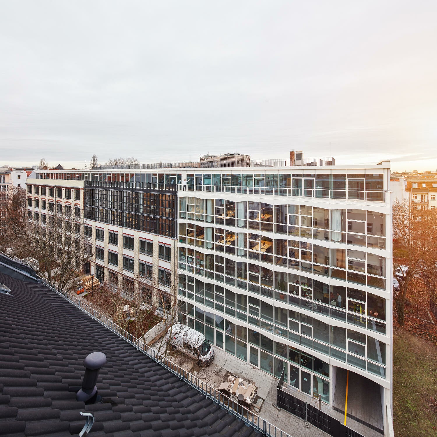 Im Auftrag eines Investors wurde der im Krieg teilweise zerstörte und heute denkmalgeschützte Gertrudshof 2019 vom Berliner Studio Julian Breinersdorfer mit Rimpau Bauer Derveaux Architekten renoviert und erweitert.