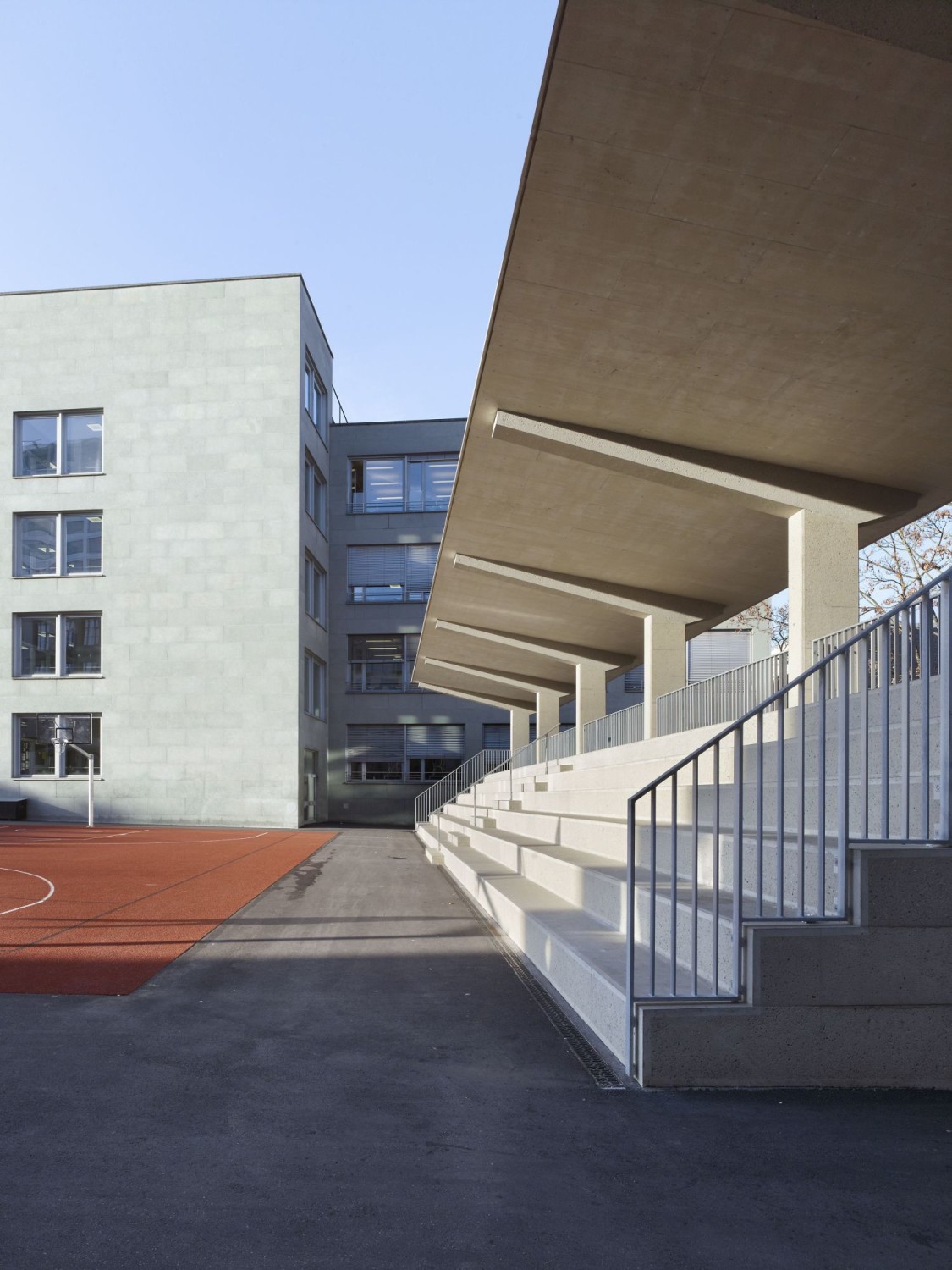 Tribüne West