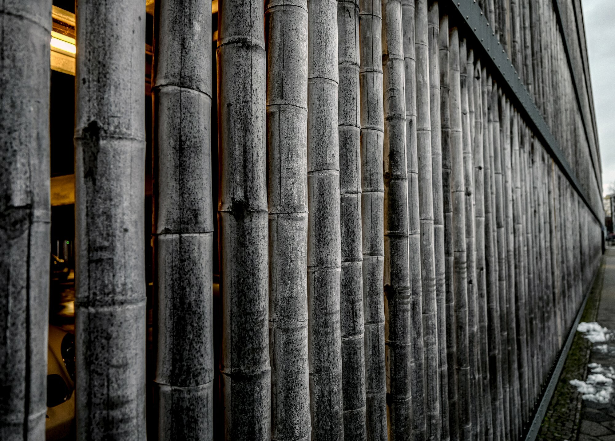 Parkhaus in Leipzig mit einer Bambusfassade 