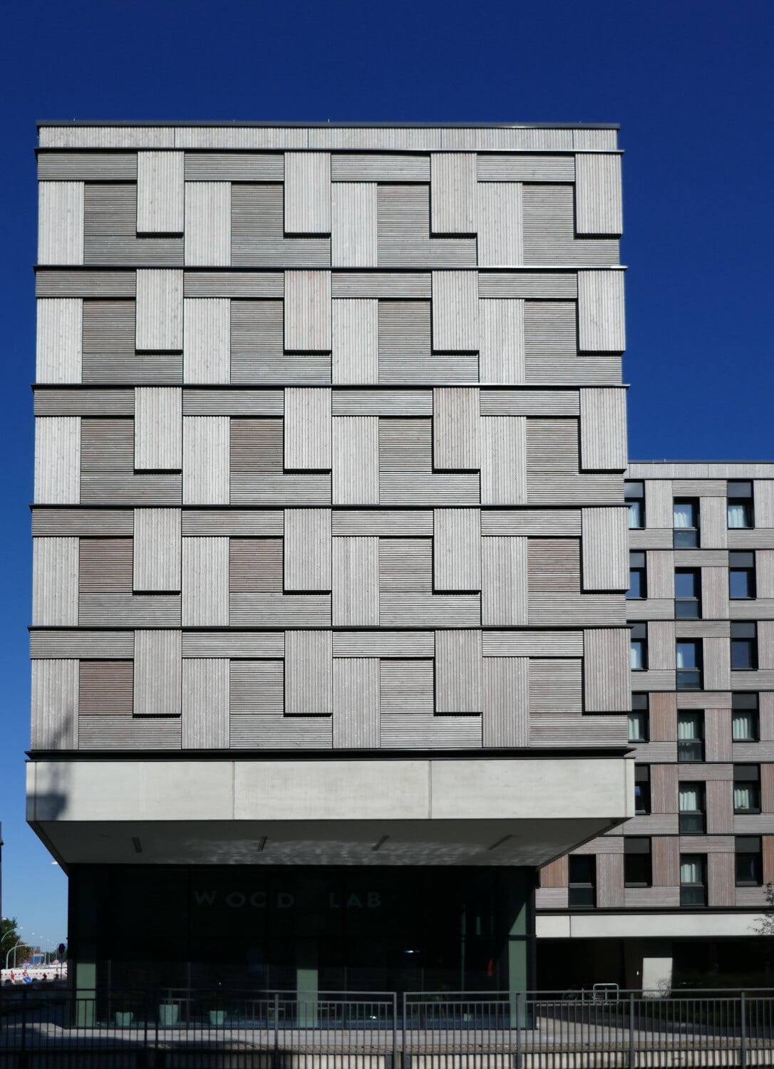 Es ist sinnvoll, standardisierte Aufbauten zu wählen (Abb.: Wohnheim Woodie in Hamburg, Sauerbruch Hutton Architekten, 2017).