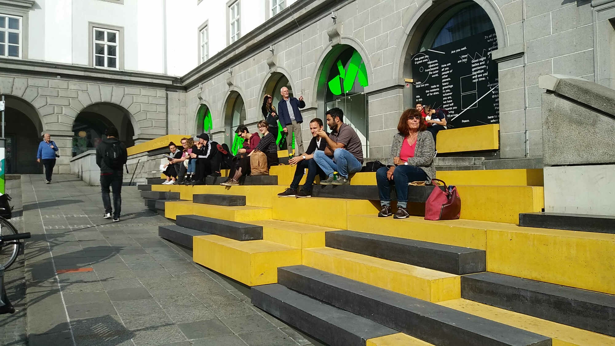 Im beschaulichen Zentrum der oberösterreichischen Landeshauptstadt soll die temporäre Stadtmöblierung ein Ausrufezeichen setzen. 