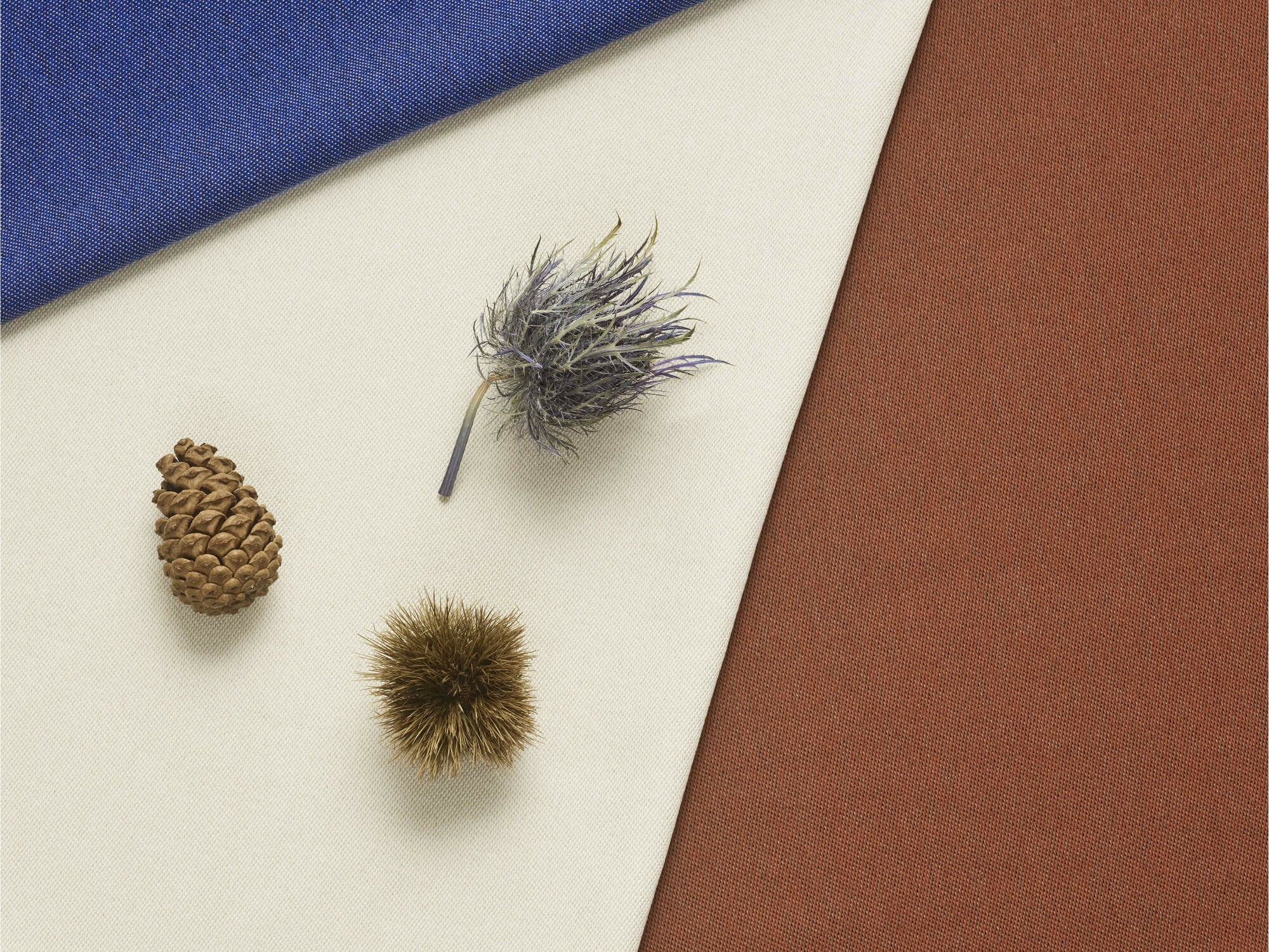 Neue Vorhangstoffe sowie ein Textil für Screens umfasst die Winterkollektion des dänischen Textilherstellers Kvadrat.