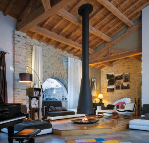 Hängender Kaminofen mit offener Brennschale | Heizung | News/Produkte