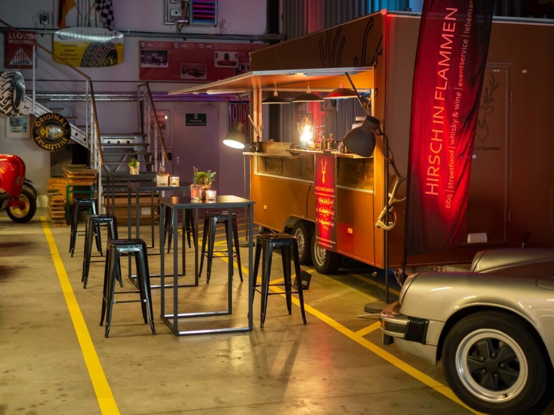 In Eschborn ist mit der Klassikgarage Kronberg ein Anziehungs- und Treffpunkt für Liebhaber alter Autos entstanden. 