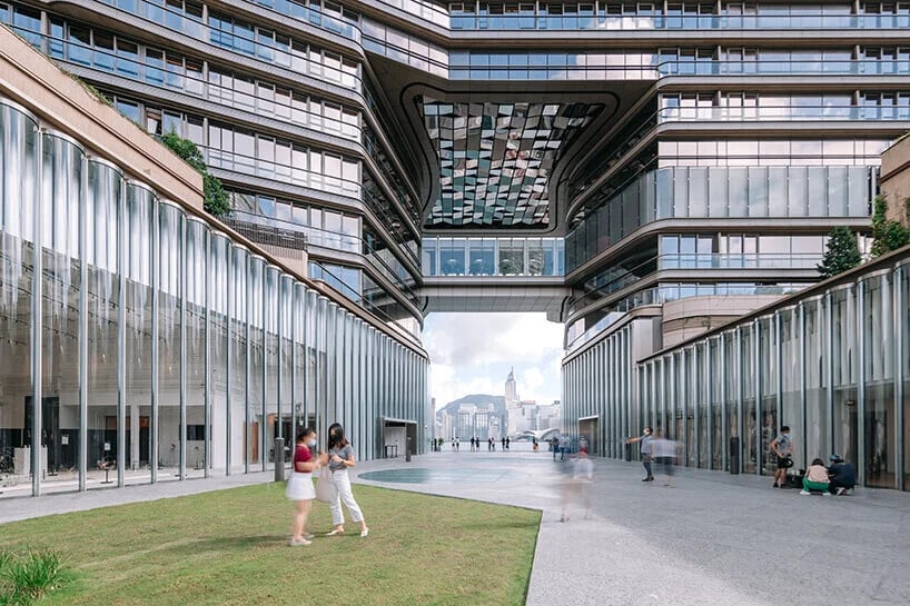 Der Neubau ist geprägt durch variierende Fassadentypen, wobei der Bereich des Museums K11 eine Fassade aus nebeinander gereihten VSG-Glasröhren erhielt.