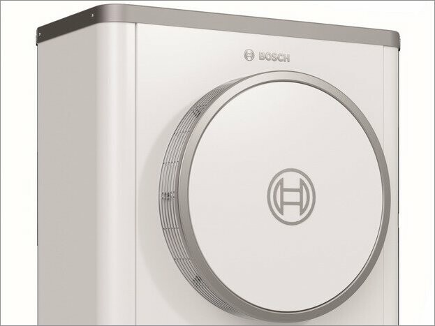Durch ihre kompakten Abmessungen und den geringen Geräuschpegel eignet sich die Luft-Wasser-Wärmepumpe Compress 7400i AW von Bosch auch für den Einsatz in enger bebauten Wohngegenden.