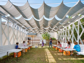 Einen Klassenraum unter freiem Himmel entwarf das Planungsteam von Murray Legge Architecture für die Little Tiger Chinese Immersion School in Austin.