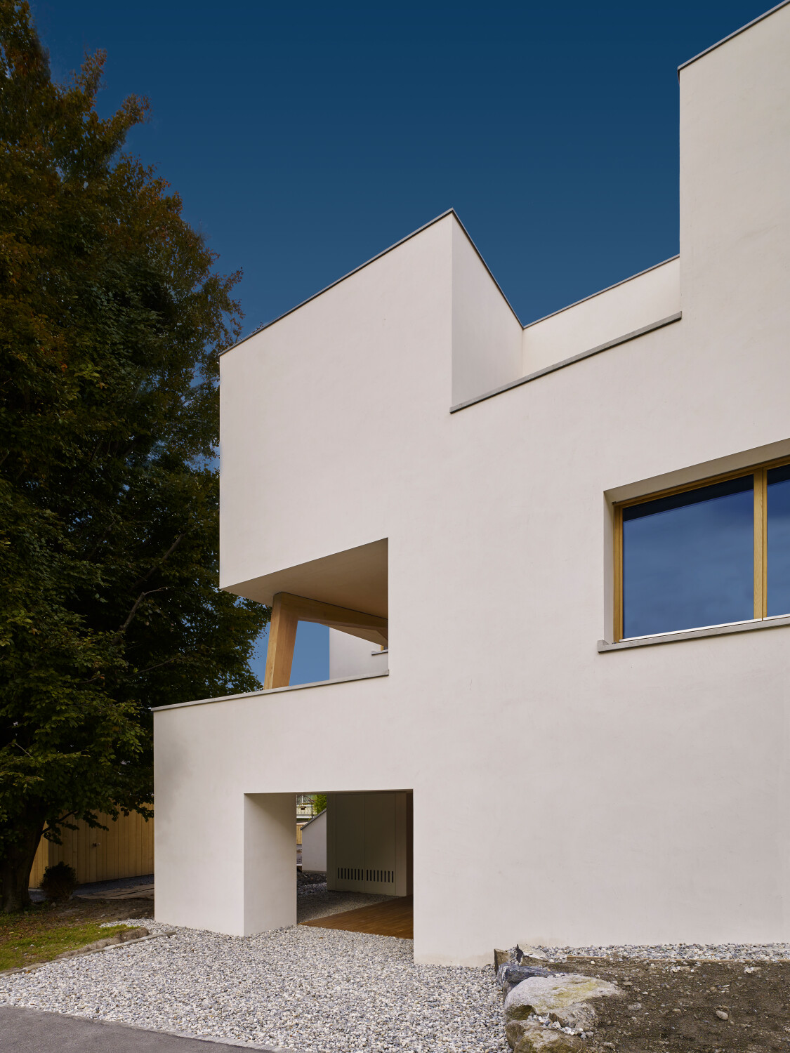 Nach Plänen des Architekturbüros Baumschlager Eberle Architekten und unter Leitung von Lenum errichtet, waren von vornherein auch Ressourcenschonung und ein nachhaltiges Energiekonzept maßgeblich.