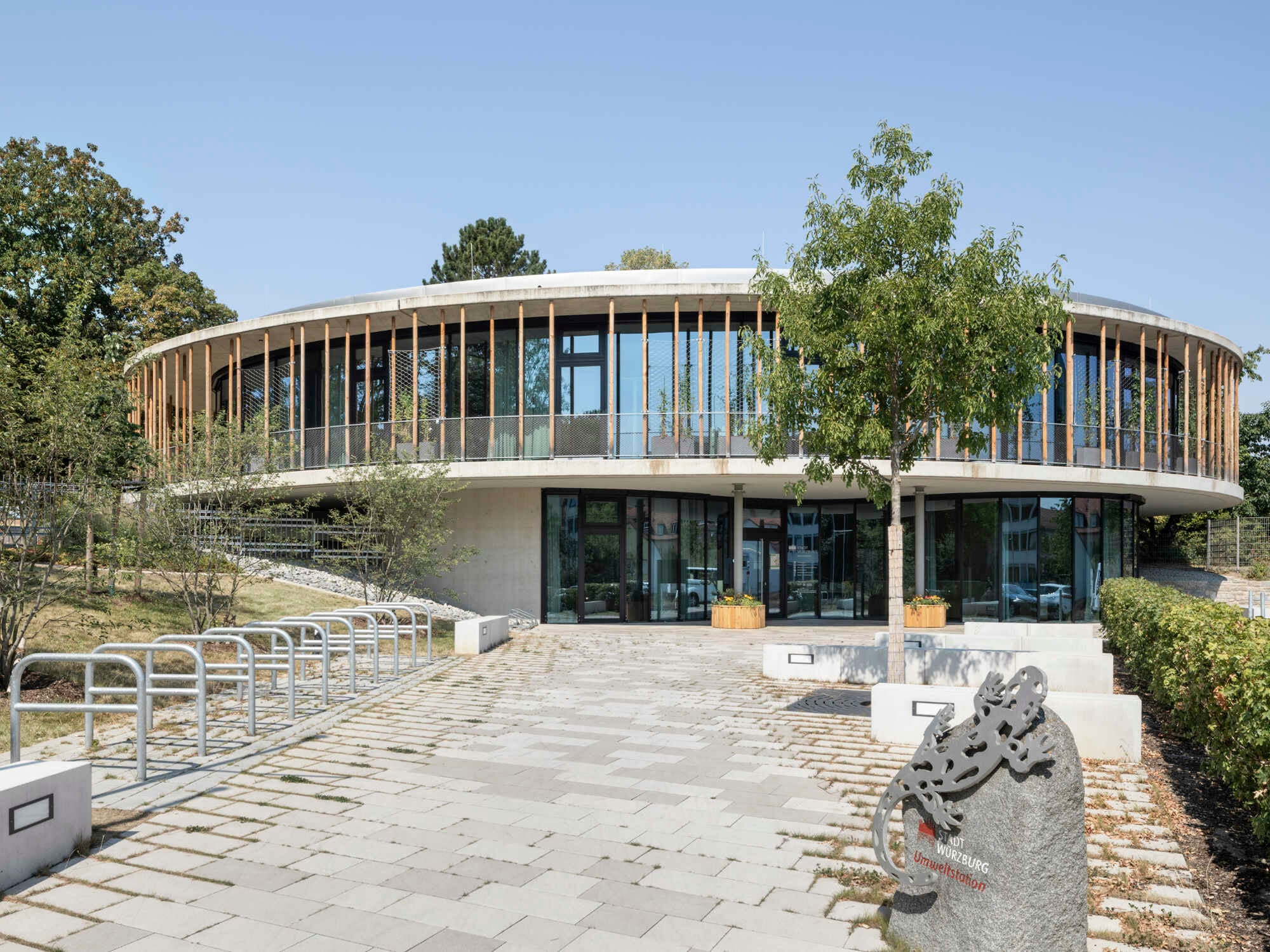 Die von Balda Architekten geplante Umweltstation in Würzburg zeigt, dass RC-Beton auch hohen gestalterischen Anforderungen gerecht werden kann.