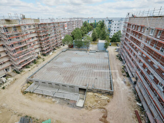 Um moderne, komfortable Wohnungen zu schaffen und den Werterhalt zu sichern, hat die Wohnungsbau-Genossenschaft Kontakt in Leipzig die 1984 in Plattenbauweise errichtete Wohnanlage An der Kotsche saniert.