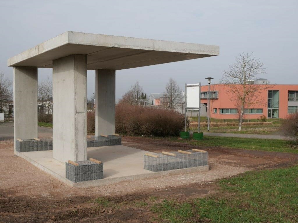 Auch dieser Beton-Pavillon im Pirmasenser Stadtteil Husterhöhe wurde aus Fertigteilen errichtet, die recycelte Baumaterialien enthalten.