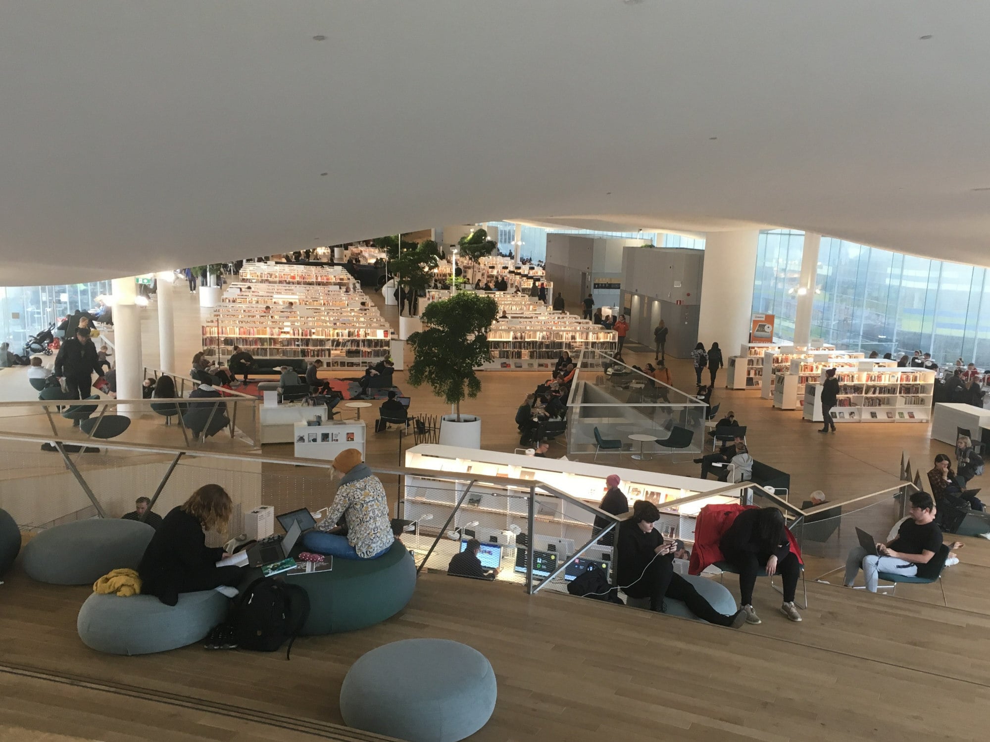 Lernlandschaft der Oodi Zentralbibliothek in Helsinki, Architektur: ALA Architects
