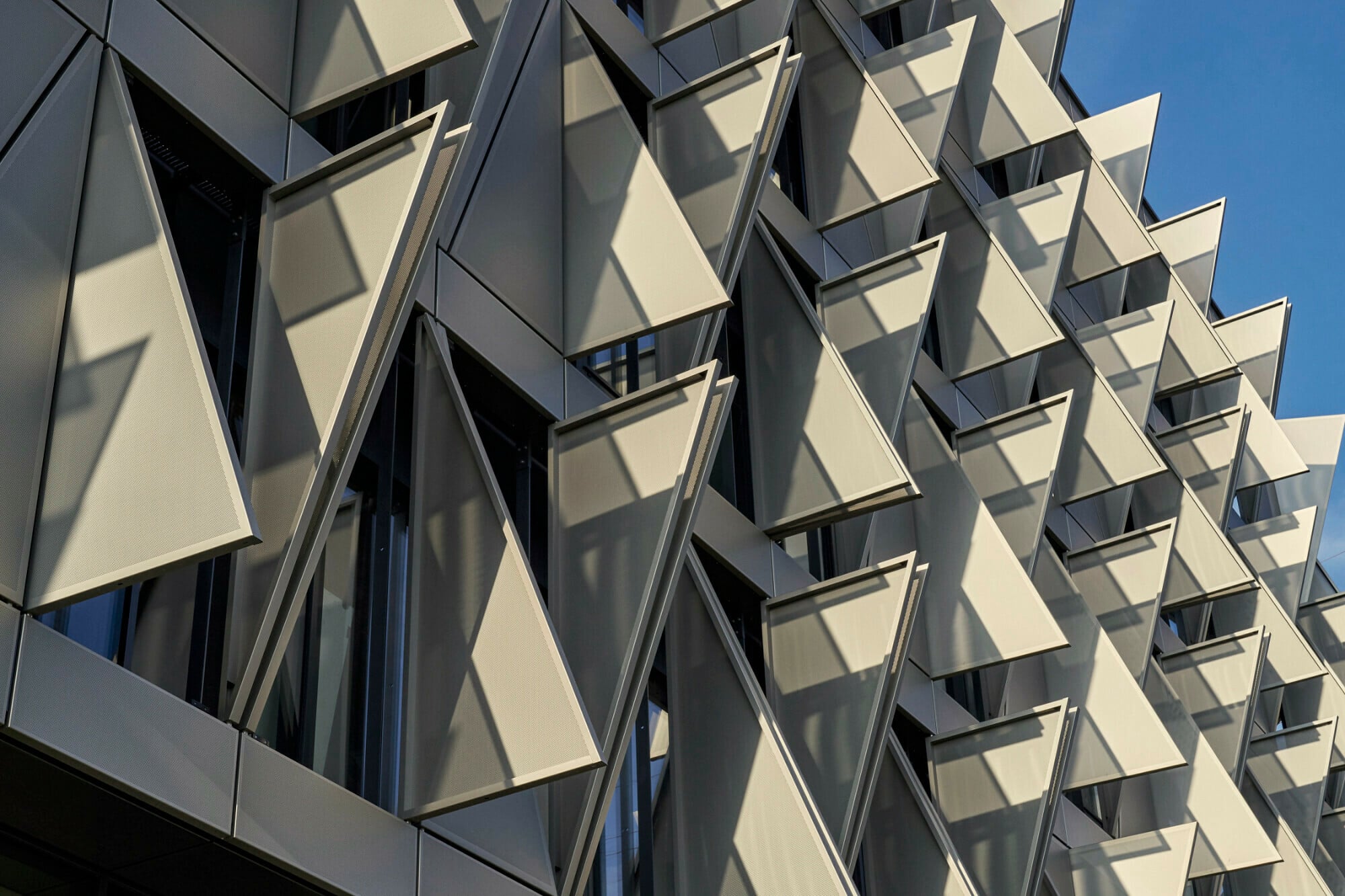 ... bis scharfkantig offen bei niedrigeren Temperaturen oder bewölktem Himmel.
