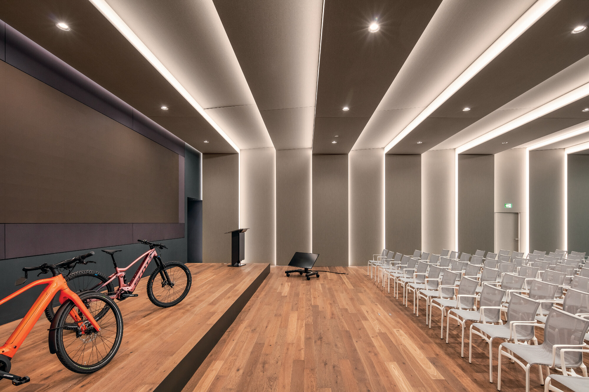 Firmenzentrale Scott Sports in Giviziez | Sonnenschutz | Büro