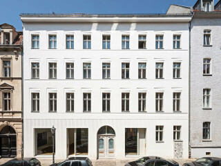 Die denkmalgerechte Gestaltung der Fassade unter Berücksichtigung des Gebäudeenergiegesetzes stellte eine große Herausforderung bei der energetischen Sanierung dar.