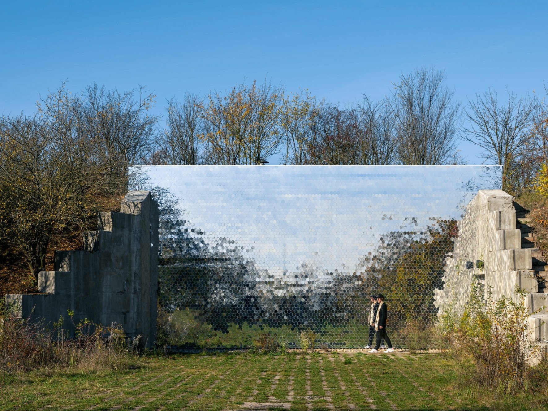Gut 30 Kilometer nordwestlich von Prag haben Petr Hájek Architekti einen ehemaligen Militärbunker zum Tierkrematorium umgebaut.
