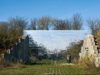 Gut 30 Kilometer nordwestlich von Prag haben Petr Hájek Architekti einen ehemaligen Militärbunker zum Tierkrematorium umgebaut.