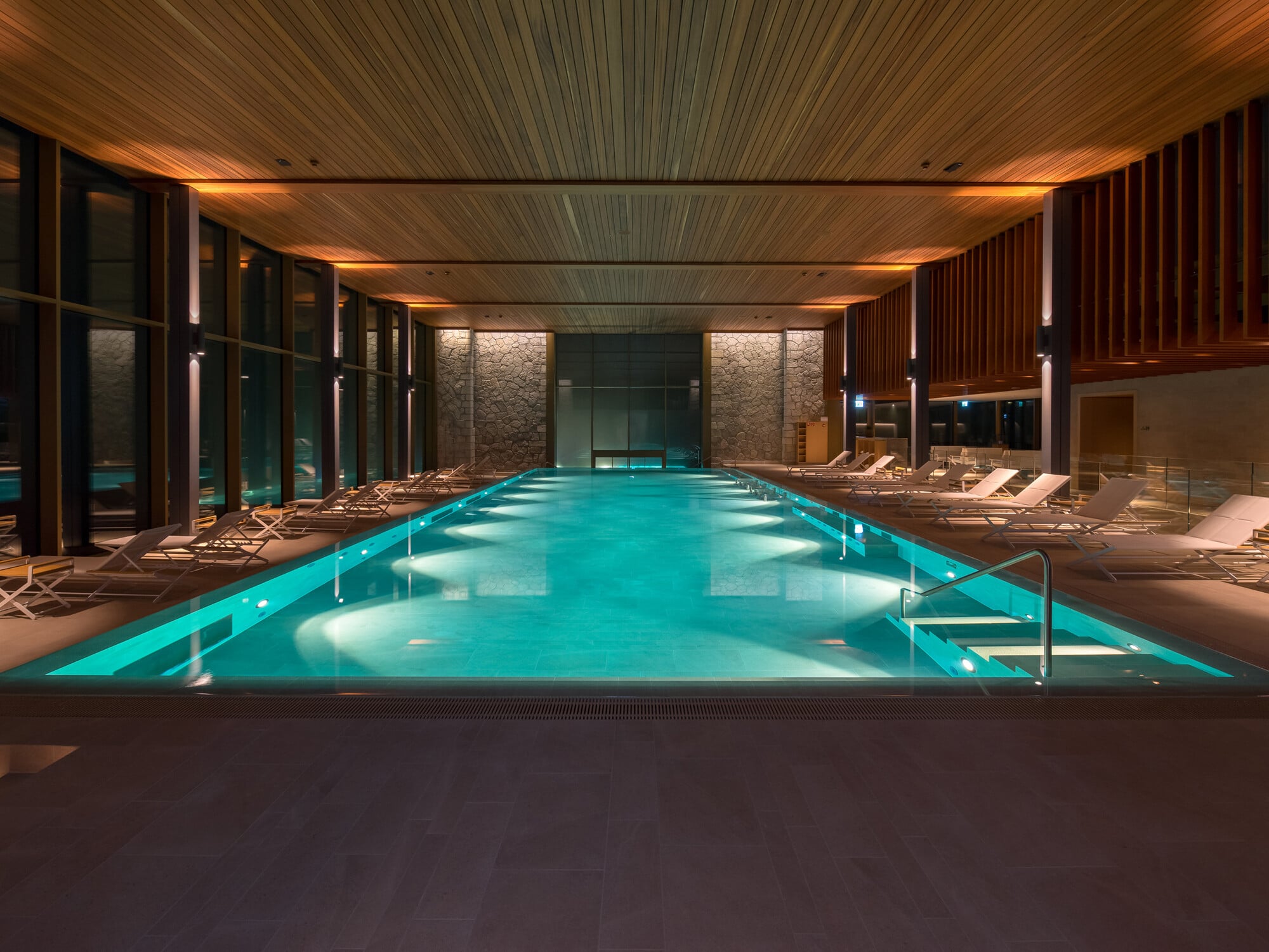 Die Lichtplanung für das Spa und den gesamten Außenraum des Resorts hat das Berliner Büro Licht Kunst Licht übernommen.