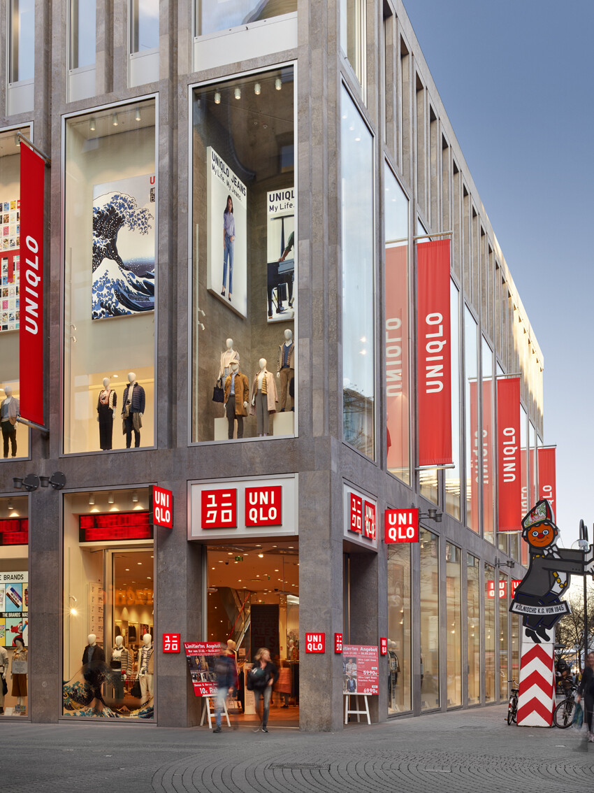 Insgesamt 850 m² Isolierglas prägen die Fassade. 