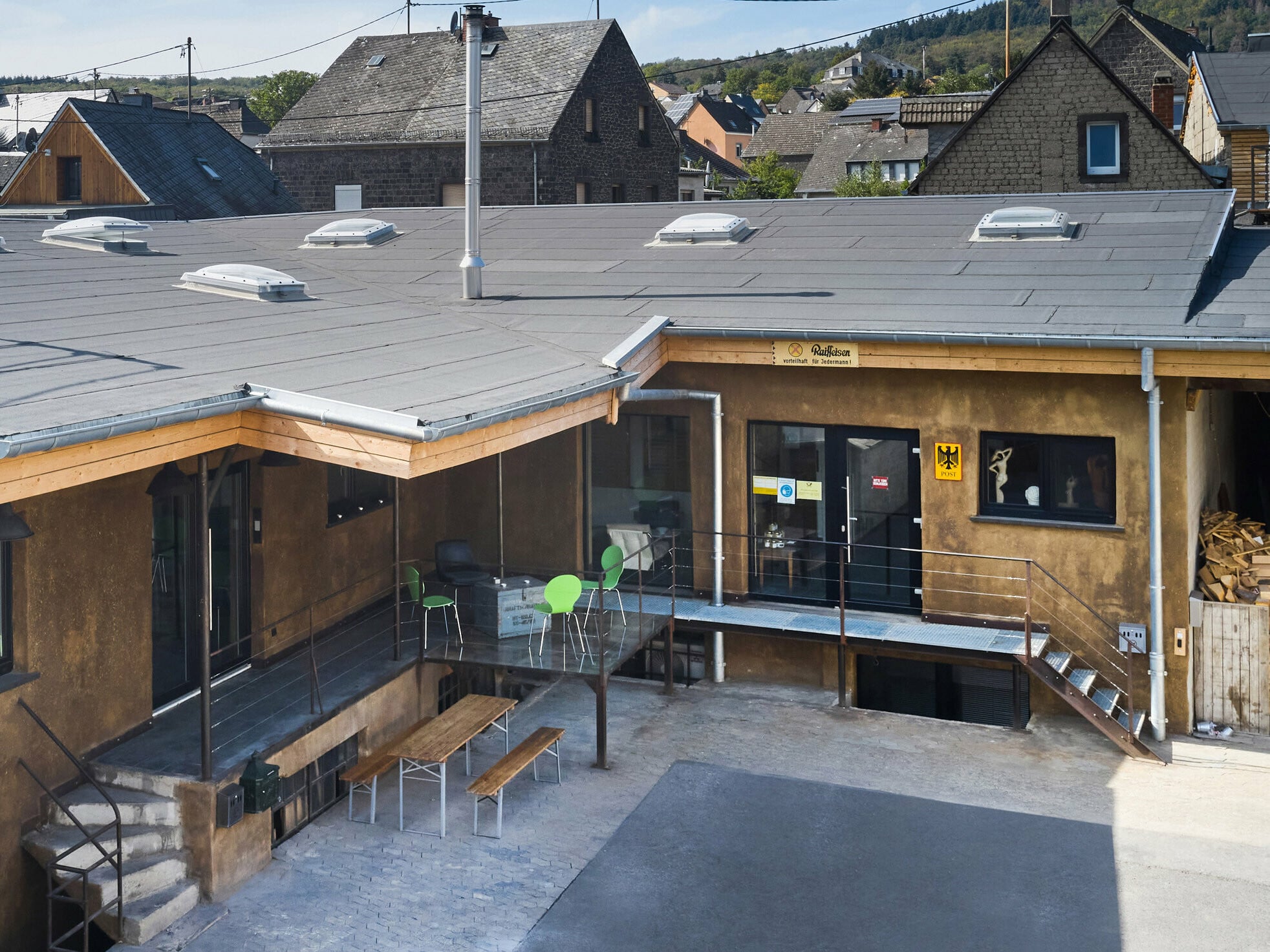 Nach der energetischen Sanierung dient das ehemalige Lagerhaus der alten Raiffeisenkasse in Kottenheim heute als Ort für Kulturveranstaltungen.