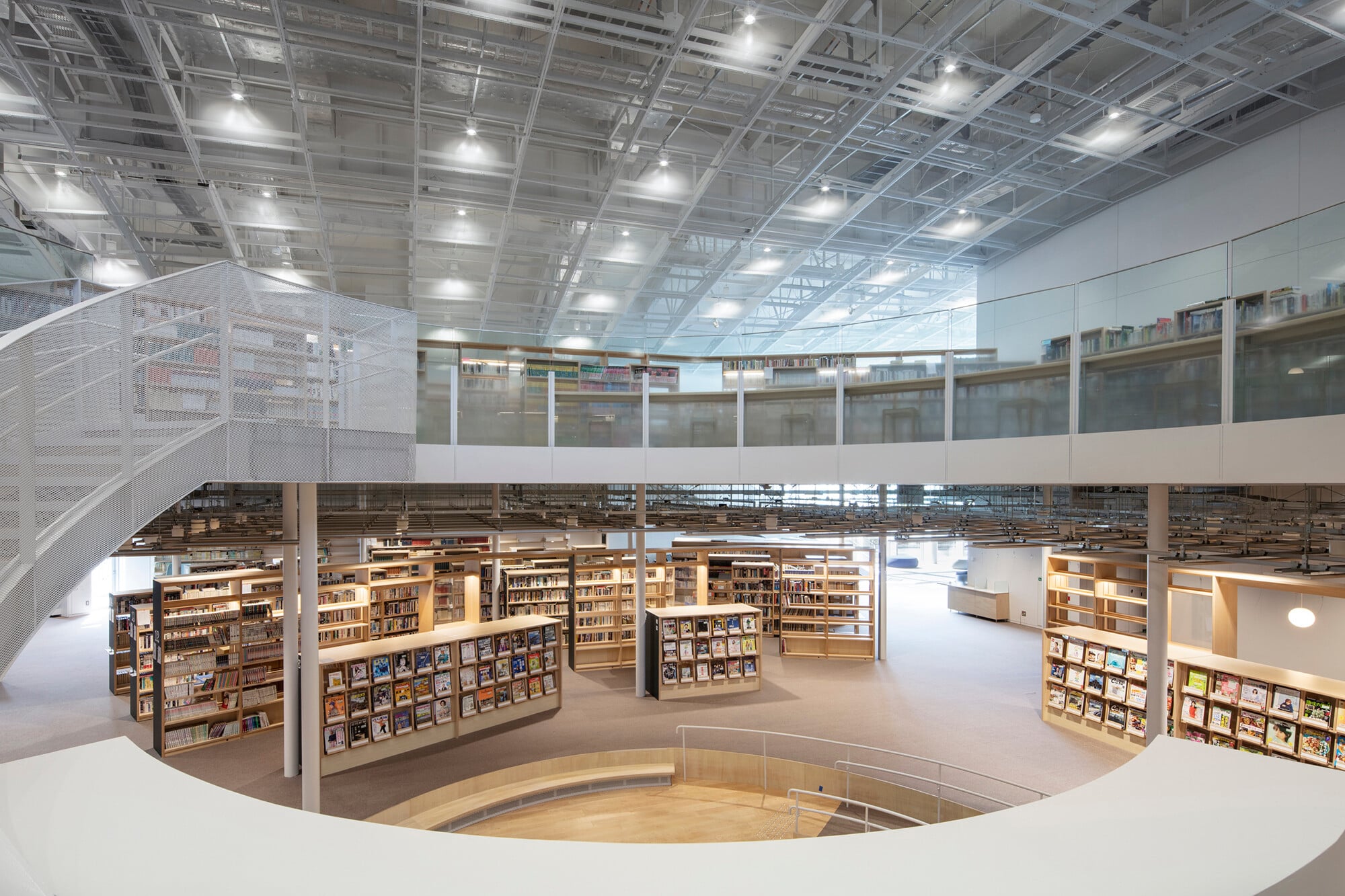 Bibliothek und Gemeinschaftszentrum in Akishima | Glas | Bildung